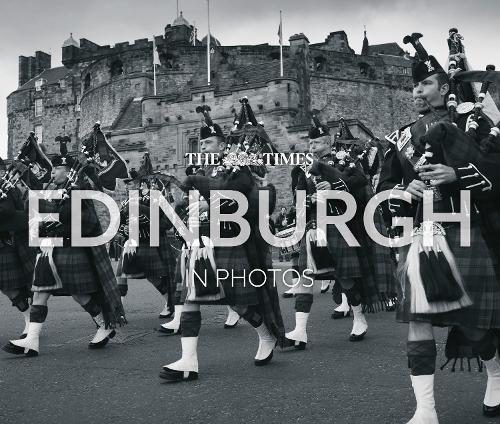 No Caption Needed: Iconic Photographs, Public Culture, and Liberal Democracy